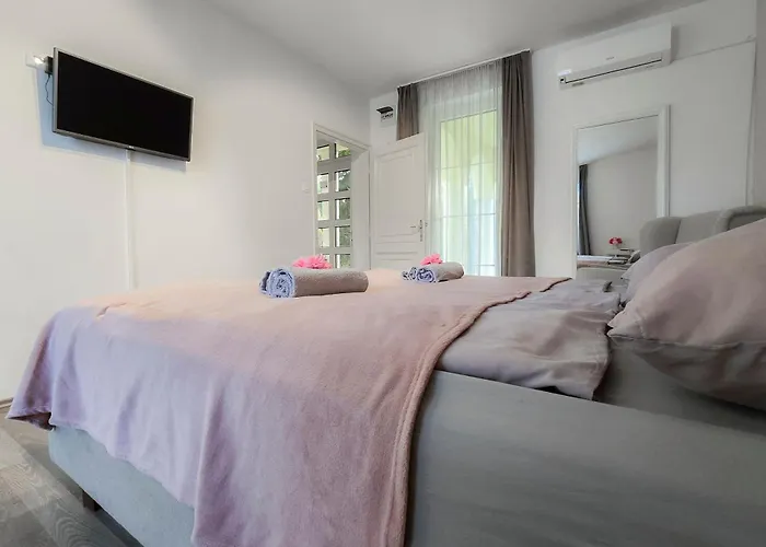 Medencepart שיופוק