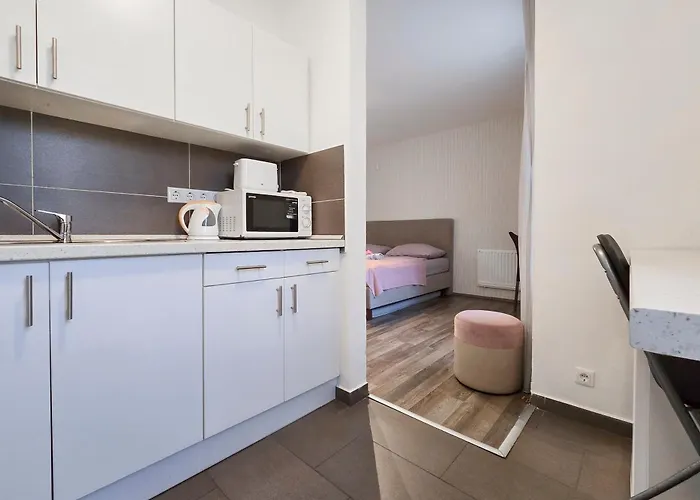 Medencepart * שיופוק